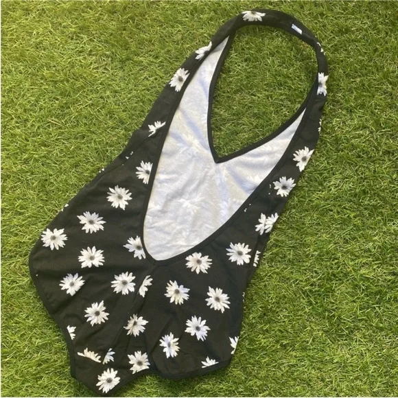 Medium Patterned Bodysuit Bundle - Picture 10 of 11